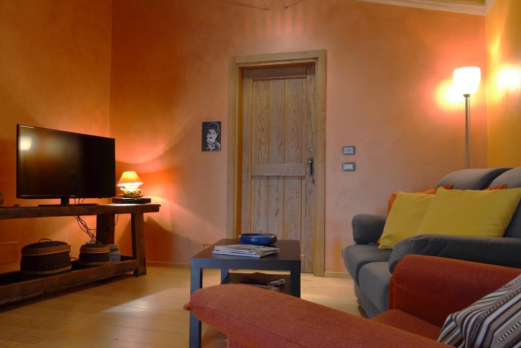 Mombercelli Holiday Home Ca' Del Cinema المظهر الخارجي الصورة